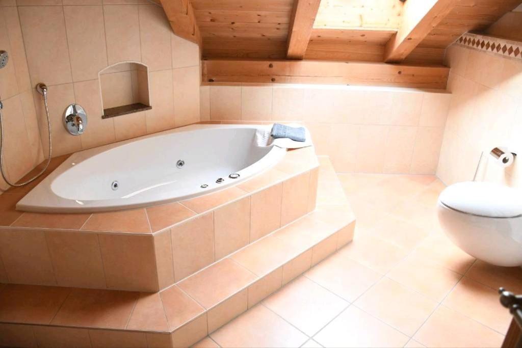 Ferienwohnung Glueck Saaldorf-Surheim 外观 照片